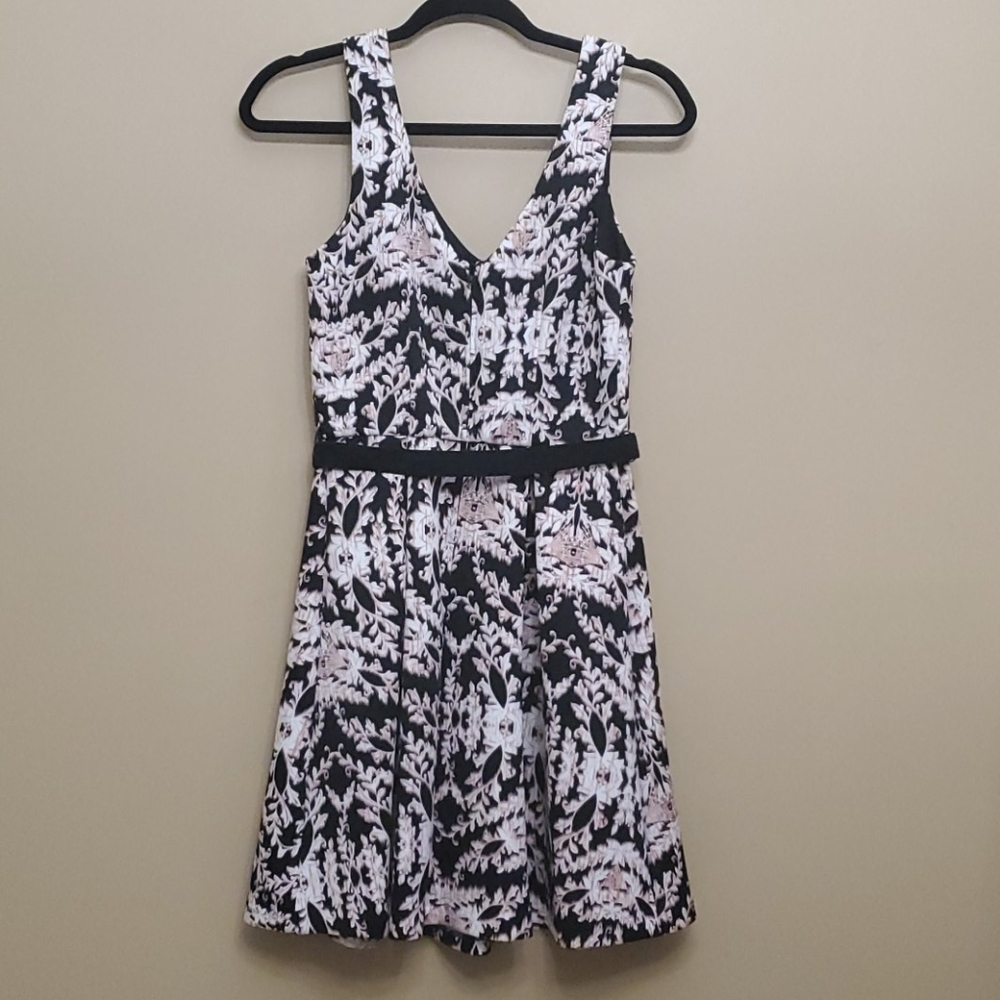 Patterned Dress - Picture 3 of 5